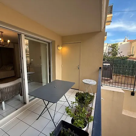 B051-bel Au Centre Deux Et Parking Securise شقة