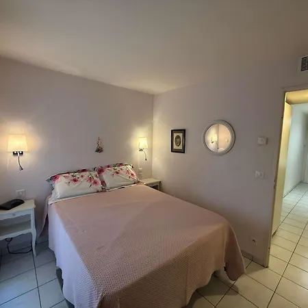 B051-bel Au Centre Deux Et Parking Securise