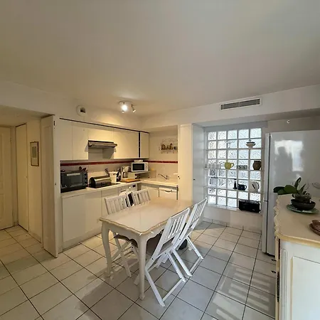 B051-bel Au Centre Deux Et Parking Securise